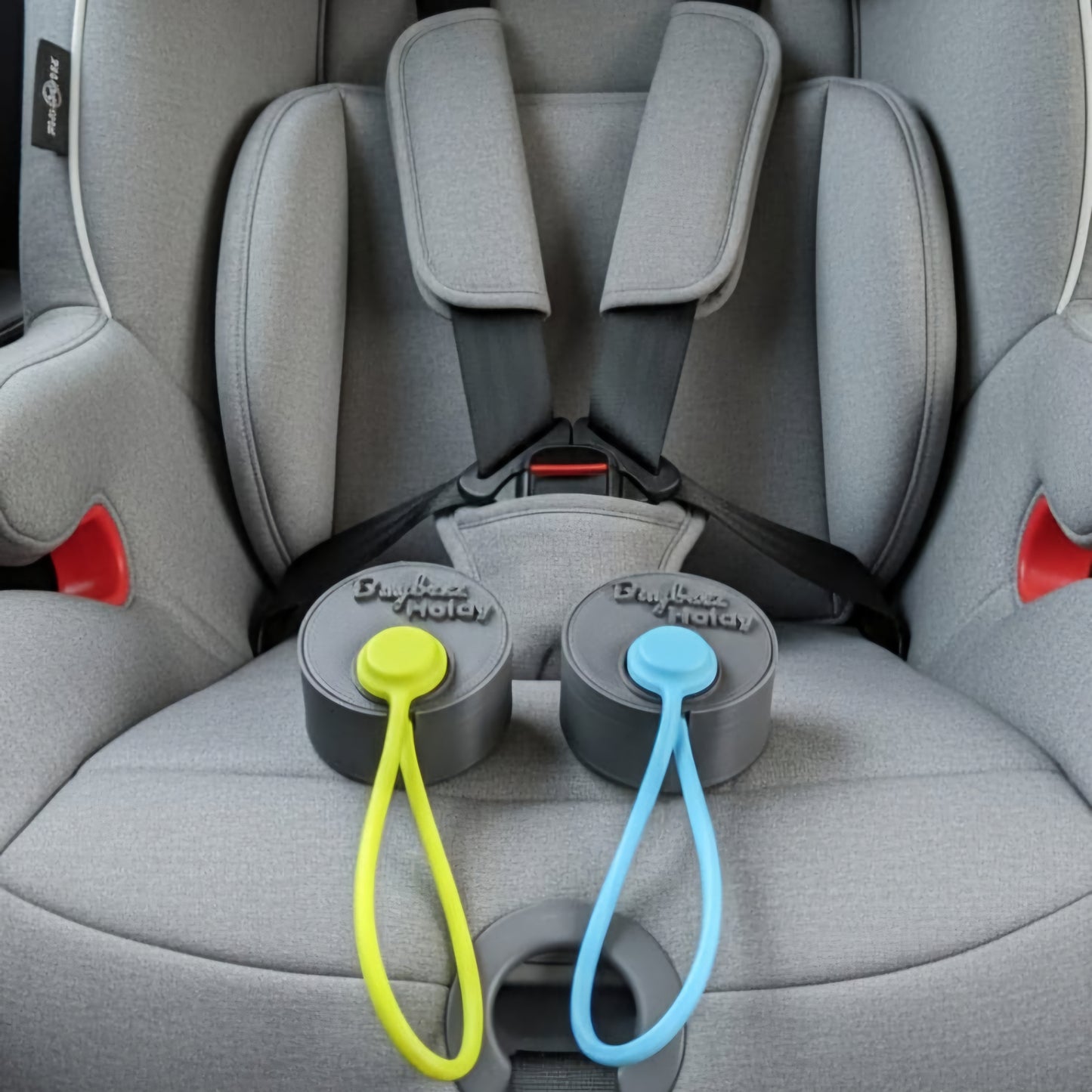 Gurtschlosshalter - Einstiegshilfe für stressfreies Anschnallen in Kindersitzen und Reboardern
