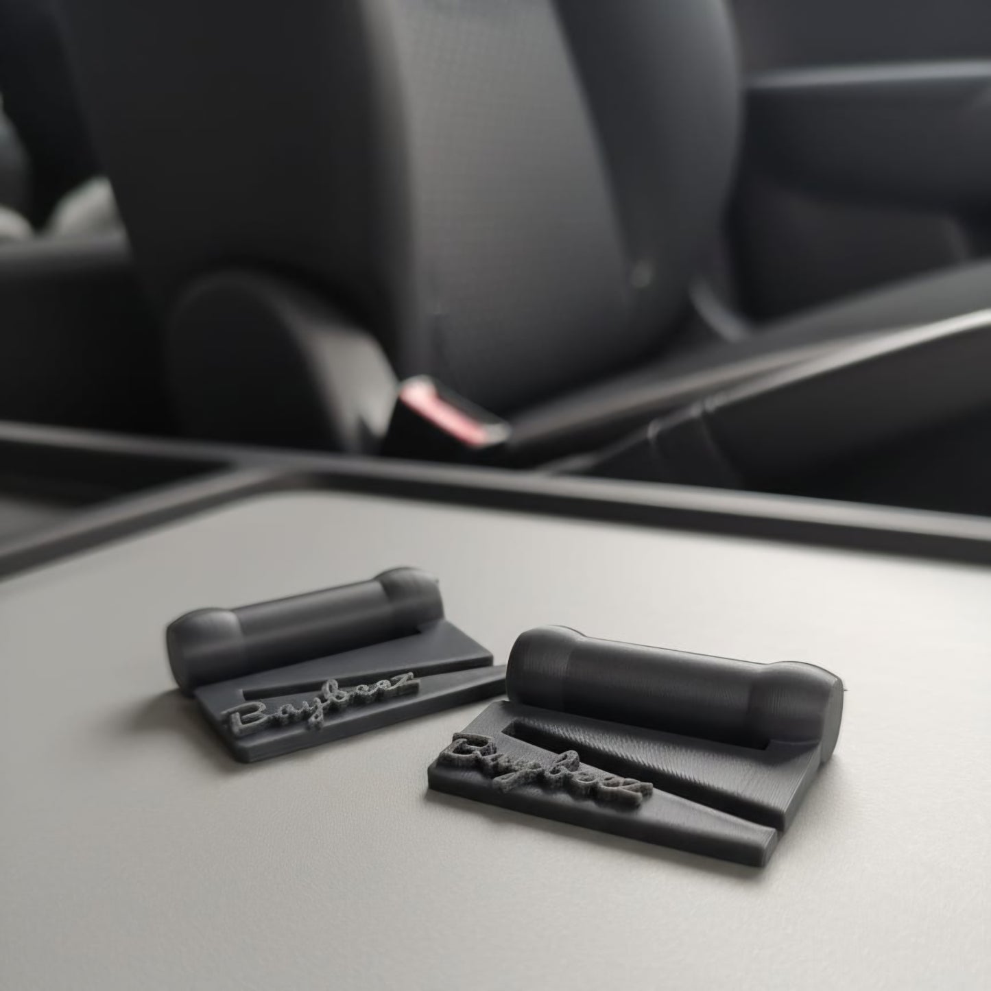 Gurthalter für Anschnallgurte im Kindersitz