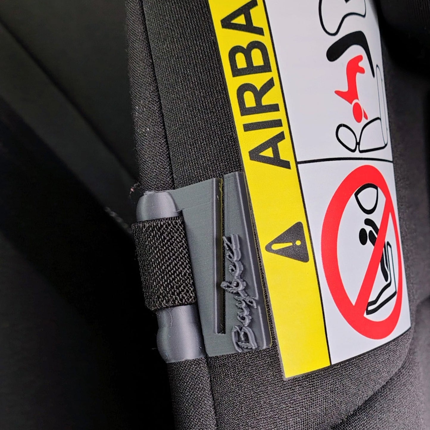 Gurthalter für Anschnallgurte im Kindersitz,  Detailansicht