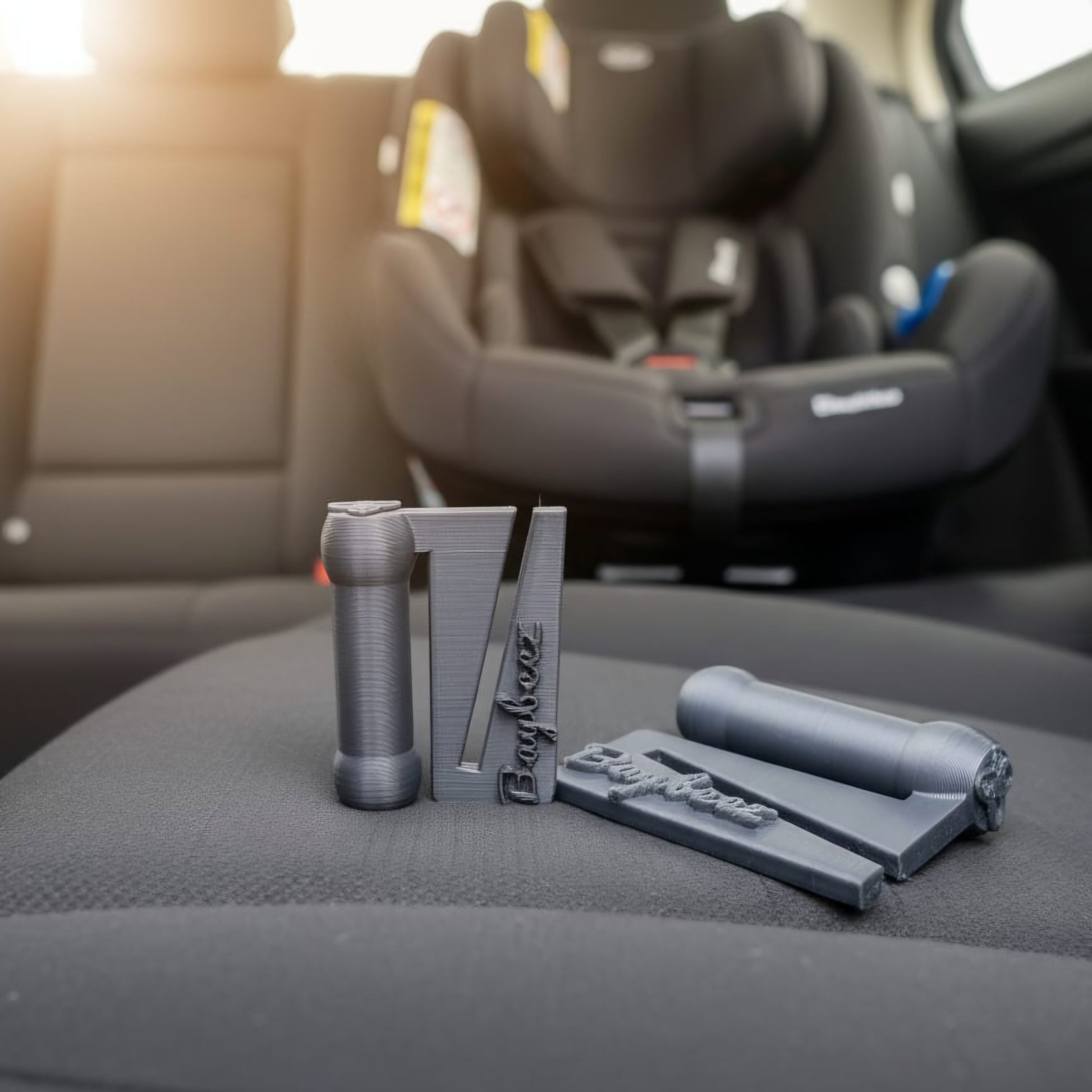 Gurthalter für Anschnallgurte im Kindersitz